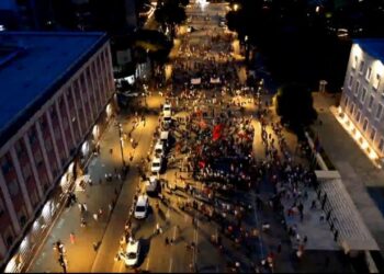 Sa përfaqësues i një proteste rinore është një Kuvend Kombëtar me moshë mesatare mbi 45 vjeç?