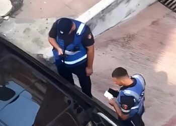 Arrestohen dy efektivë të Policisë në Tiranë, AMP: U kapën duke marrë ryshfet nga një shofer!