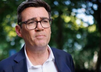 Andy Burnham zgjidhet zyrtarisht lider i Laburistëve, së shpejti merr detyrën e kryeministrit të Britanisë