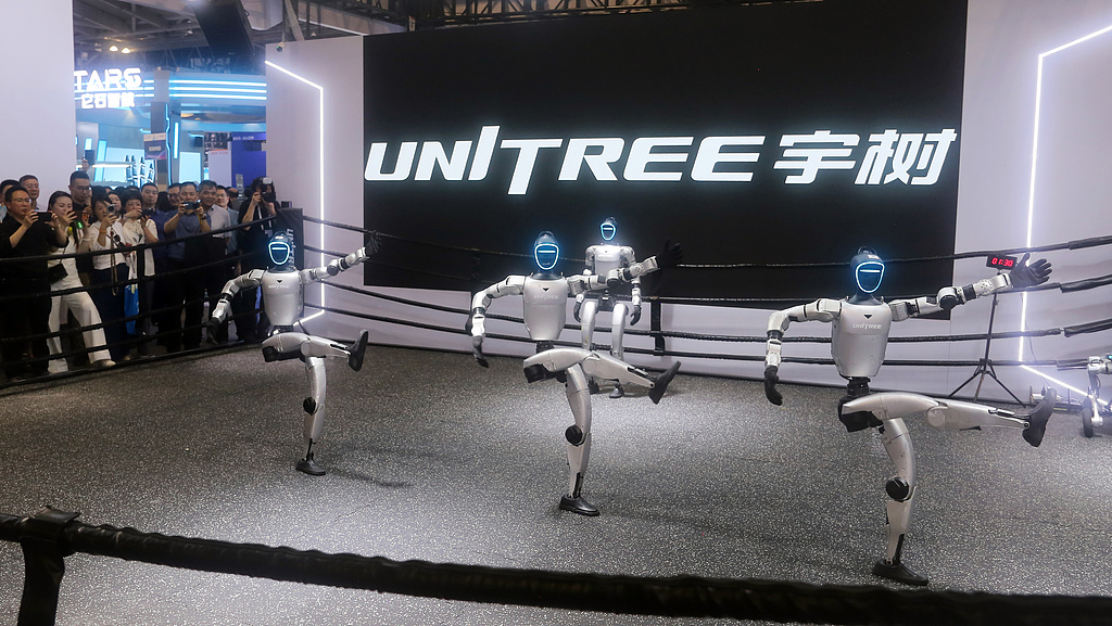 Kina kryeson zhvillimin global të robotëve humanoide me mbi 400 produkte të plota robotike