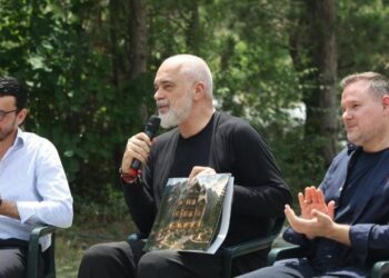 Banori që humbi ndërtimin në Theth përfiton nga Paketa e Maleve, Rama: Do të të mbështesim të bësh diçka fantastike