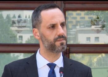 “Plazhet janë për familjet, jo për aventurierët”, paralajmërimi i Lamallarit: Kush rrezikon pushuesit do të përballet me ligjin
