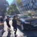VIDEO/ Mbyllet seanca plenare! Protestuesit qëllojnë makinat e deputetëve me vezë
