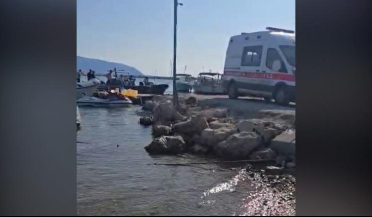 Dëmtohet nga helika e skafit një person në Vlorë  dyshohet se ka pësuar prerje në këmbë