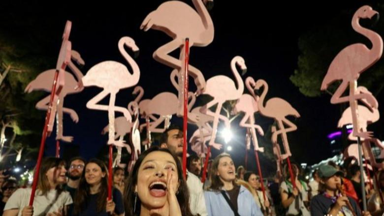 Ka hyrë protesta në rutinën e saj 