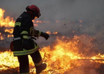 Flakët përfshijnë Francën, Kosova shpreh gatishmërinë për të dërguar ndihmë
