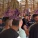 VIDEO / Protestuesit dhunojnë deputetët në kafe, ndërhyn Policia, 5 të arrestuar!
