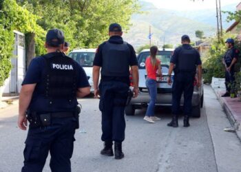 Vrasësi i Roskovecit liron ish-gruan, Policia rrethon zonën ku fshihet?