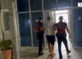 Qarkullonte me armë dhe me radio si ajo e policisë, arrestohet 32-vjeçari në Vlorë (EMRI)