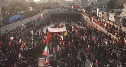  SHBA vrau babain tonë   mijëra iranianë marshojnë në rrugët e Teheranit dhe kërkojnë hakmarrje