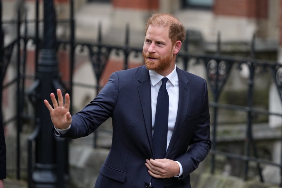 Princi Harry pëson goditje ligjore  botuesi i  Daily Mail  kërkon 34 5 milionë paund pas humbjes së gjyqit nga personazhet e famshëm