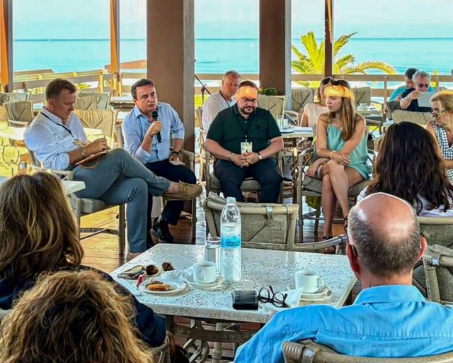 Albin Kurti dhe operacioni  Zemërimi i Akilit  në revolucionin flamingo të Tiranës