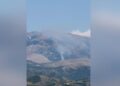 Bie zjarr pranë fshatrave Zminec e Karroq në Finiq, terreni i vështirë pengon ndërhyrjen e zjarrfikësve