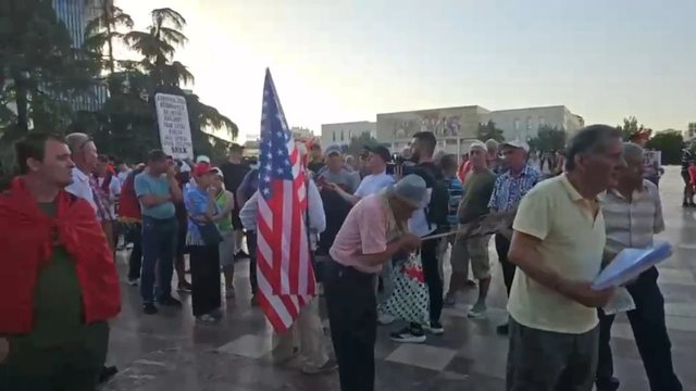 Sot protesta e 45 të  Qytetarët mblidhen në sheshin  Skënderbej   Rama  jepe dorëheqjen 