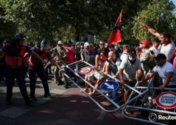 “Flamingot” në pritje të Revolucionit të Tetorit