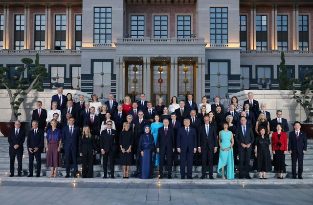 Publikohet fotoja familjare nga darka shtetërore e Presidentit Erdogan me liderët e NATO s