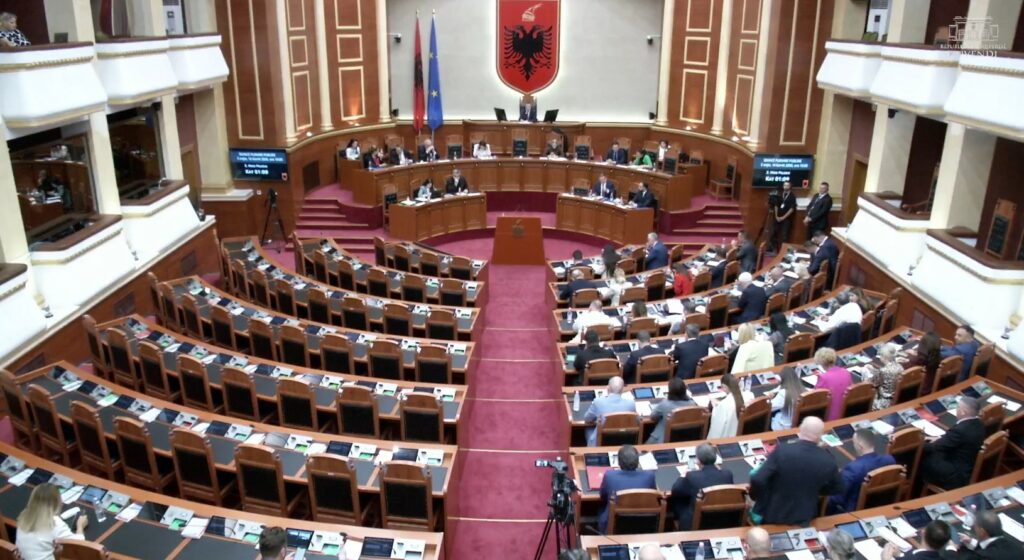 LIVE  Nis Kuvendi  PD bojkoton sërish  Reforma Zgjedhore shtyhet për në nëntor