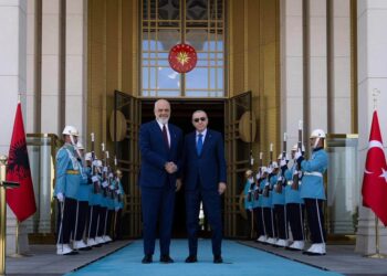 FOTO / “Me mikun e çmuar…”, Rama takohet me Erdogan pas Samitit të NATOs-. Ja çfarë thotë Kryeministri