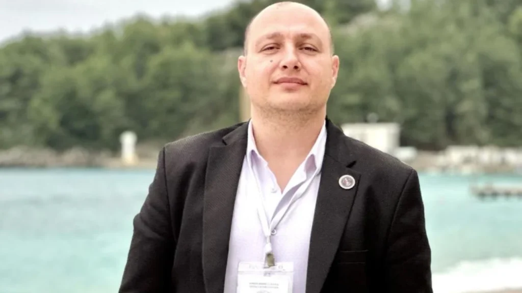 Mbi dy dekada në shërbim të lajmit! Kush ishte Enrik Mehmeti, që humbi jetën tragjikisht në aksident
