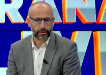 Gurë drejt policisë/ Eksperti i sigurisë: Protesta ka filluar të bëhet agresive, persona të maskuar kërkojnë destabilizim