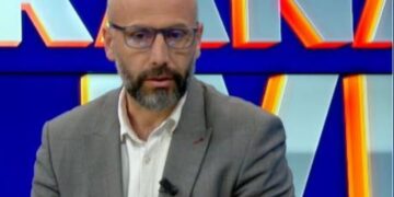 Gurë drejt policisë/ Eksperti i sigurisë: Protesta ka filluar të bëhet agresive, persona të maskuar kërkojnë destabilizim