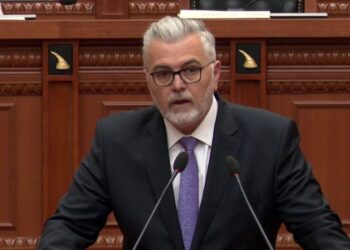 “Askush nuk ka të drejtë të sulmojë Policinë e Shtetit”, Gogu dënon dhunën në protestë