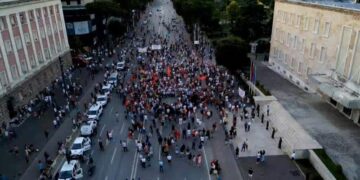 Dalin mesazhet, organizatorët pranojnë rënien e protestës: Ta ndërpresim… (FOTO)
