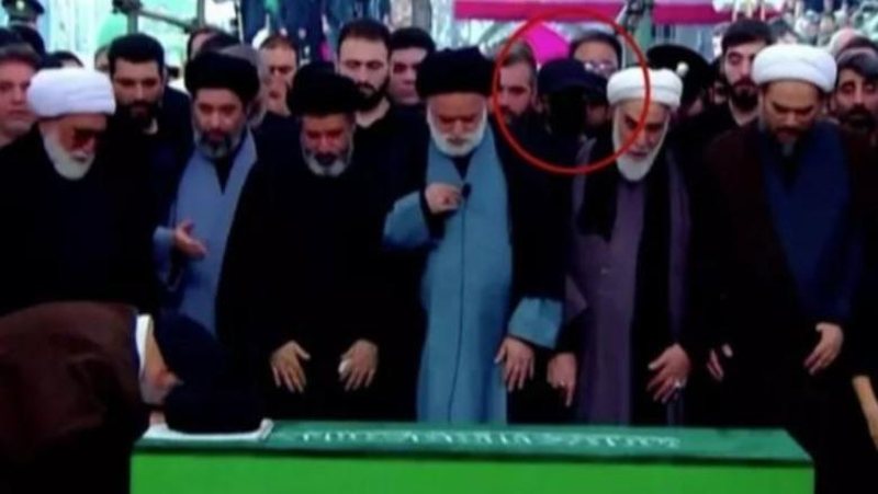 Mungesa e Mojtaba Khameneit dhe burri me maskë pranë arkivolit  pamjet që kanë ndezur spekulimet në Iran