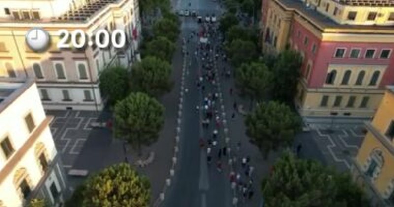 VIDEOLAJM  Protesta në ditën e 44 t  ja pjesëmarrja e qytetarëve në orën 20 00