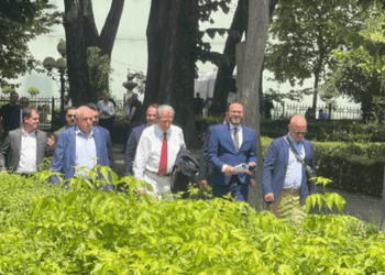 Berisha tërhiqet nga bojkoti, hyn në Parlamet nga dera e pasme…