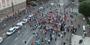A ka më fuqi protesta të prodhojë ‘stuhi’ lajmesh perëndimore?