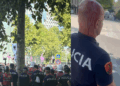 VIDEOLAJM / Protestuesit sulmojnë me gurë Policinë, plagoset në kokë një efektiv
