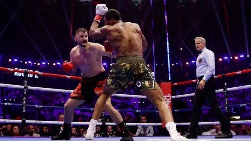 Shifra marramendëse pas duelit me Joshuan  ja sa para futi në xhep Kristian Prenga