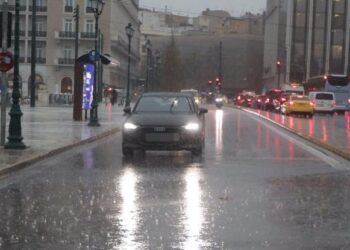 Stuhi të fuqishme godasin Greqinë, mbi 100 mijë rrufe, përmbytje, tornado dhe alarm nga autoritetet