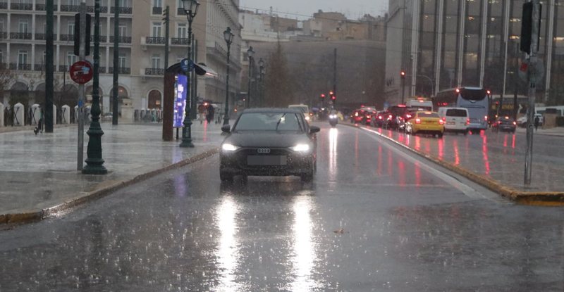 Stuhi të fuqishme godasin Greqinë  mbi 100 mijë rrufe  përmbytje  tornado dhe alarm nga autoritetet