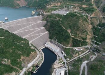 Fierza sfidon thatësirën, rezervat ujore mbeten mbi mesataren e sezonit