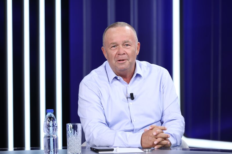 debat-i-forte-luca-protestuesve-mos-sulmoni-biznesin-por-pushtetin-vendor