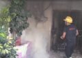 Tragjedi në Postribë! Flakët shkrumbojnë banesën, gjendet i pajetë një fëmijë, nëna dhe i mituri tjetër ende nën kërkim