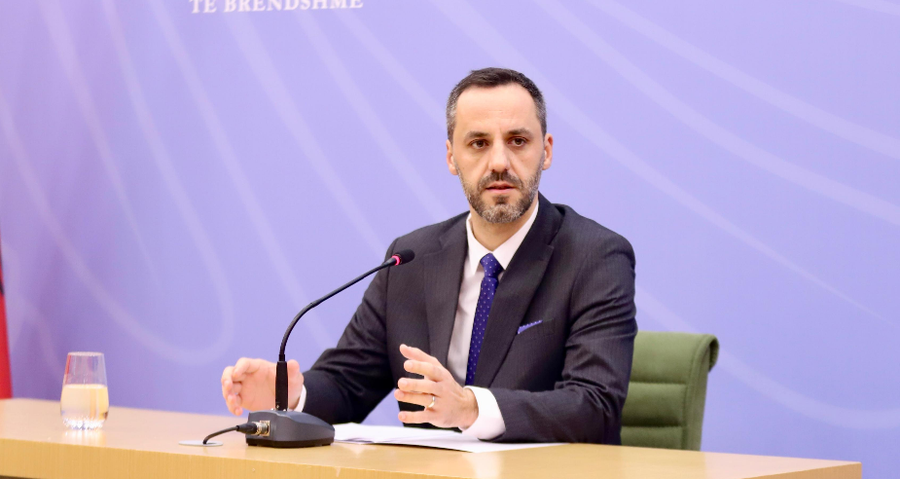 Zhurmat në bregdet  hyjnë në fuqi limitet e reja për bare  restorante dhe klube nate