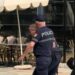 Balla poston foton e policit të gjakosur: Kush ngre dorë ndaj policisë, ka ngritur dorë ndaj shtetit