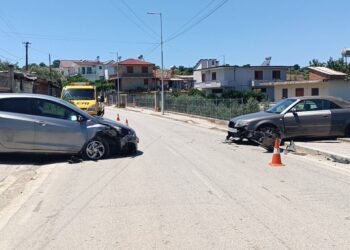 Divjakë/ Përplasen kokë më kokë dy automjete, disa të lënduar