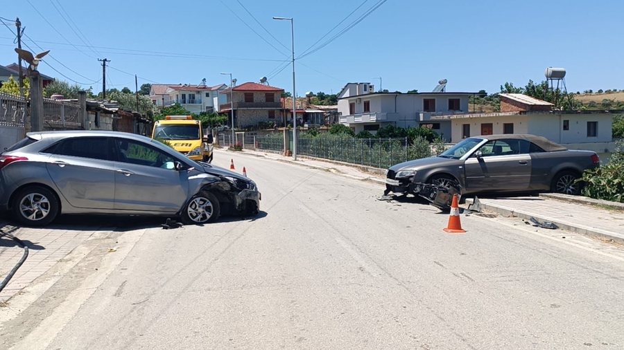 Divjakë  Përplasen kokë më kokë dy automjete  disa të lënduar