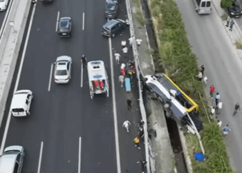 Aksidenti i autobusit të linjës Berat-Tiranë, në reanimacion dy fëmijë dhe një shtetase e huaj