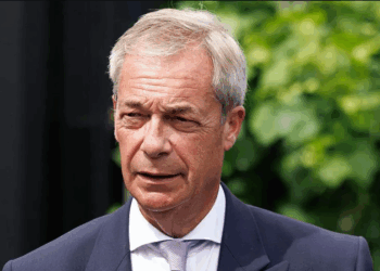 Kërcënoi liderin e partisë “Reform UK” me vrasje, arrestohet i riu në Britaninë e Madhe