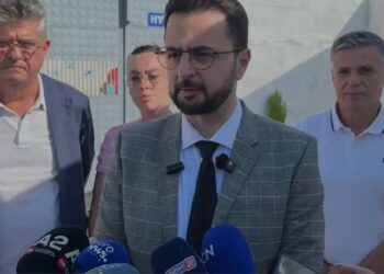 Avokati i Popullit viziton 34-vjeçaren me foshnjën 7-muajshe në burg