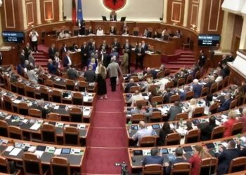 Mbyllet me tensione dhe bojkot seanca plenare në Kuvend