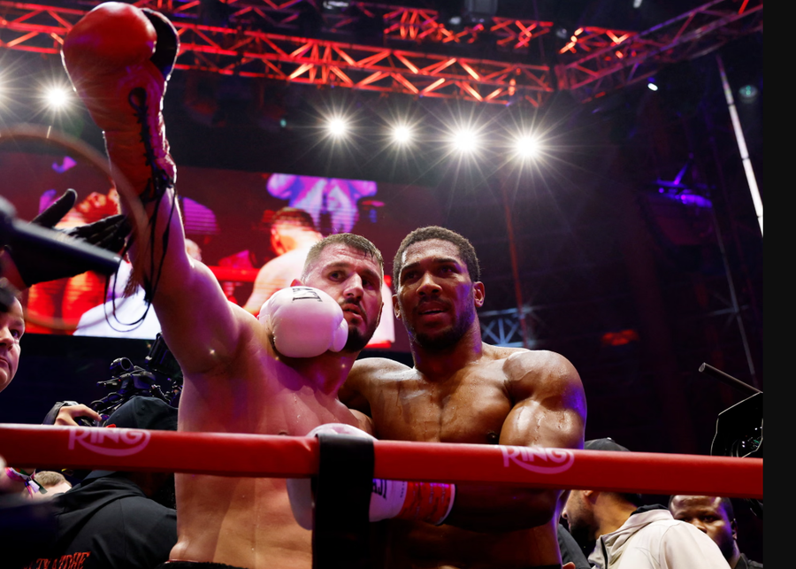 Anthony Joshua fiton me vuajtje me Kristian Prengën  shqiptari e rrëzon dy herë në tapet