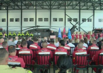Lufta me zjarret/ Rama premton pagë ekstra për trupat e Ministrisë së Mbrojtjes: Flotës do t’i shtohen avionë zjarrfikës