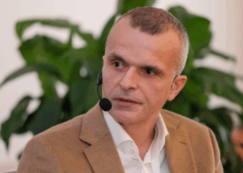 Po pilotonte avionin duke folur me nënën në telefon, zbardhet dëshmia e Beqirajt pas arrestimit