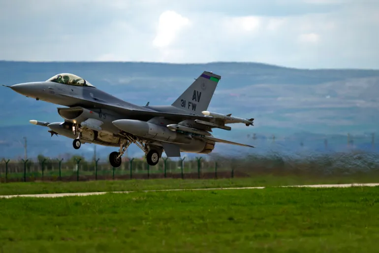 Avioni luftarak F 16 rrëzon dronin rus pasi shkeli hapësirën ajrore të Rumanisë